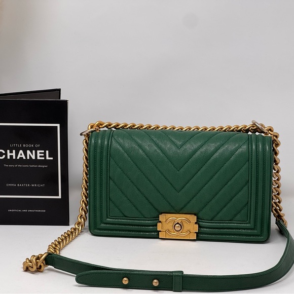 CHANEL Handbags - 💎💯CHANEL Caviar Green Chevron Le Boy Bag 💎